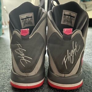 Woman’s flight Jordan’s size 6.5